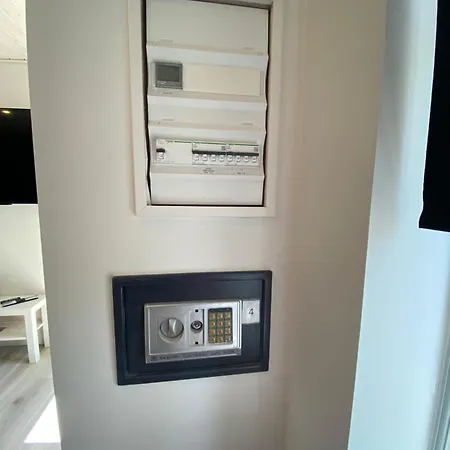 Adelgadehuset 3* بوجنسي